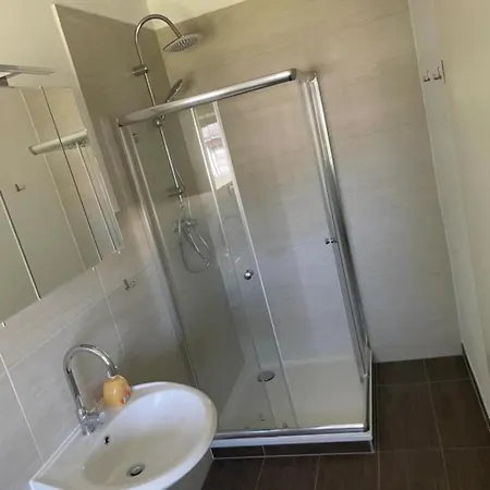 Ferienzimmer Mit Zwei Einzelbetten Und Gemeinschaftkueche Warnow  Exterior photo