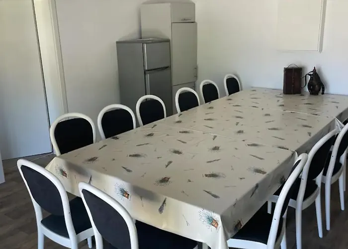 Ferienzimmer Mit Zwei Einzelbetten Und Gemeinschaftkueche
