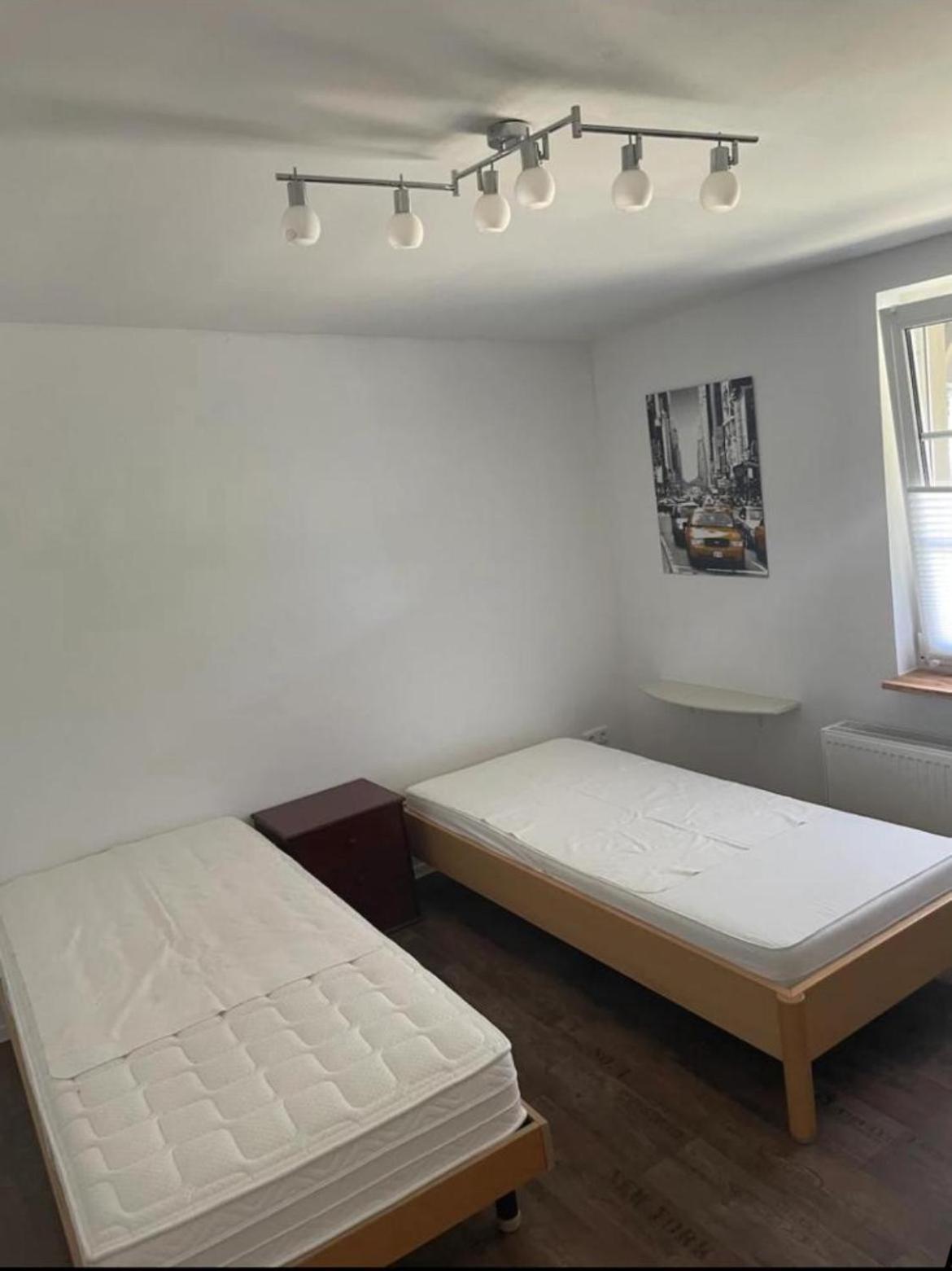 Ferienzimmer Mit Zwei Einzelbetten Und Gemeinschaftkueche Apartment
