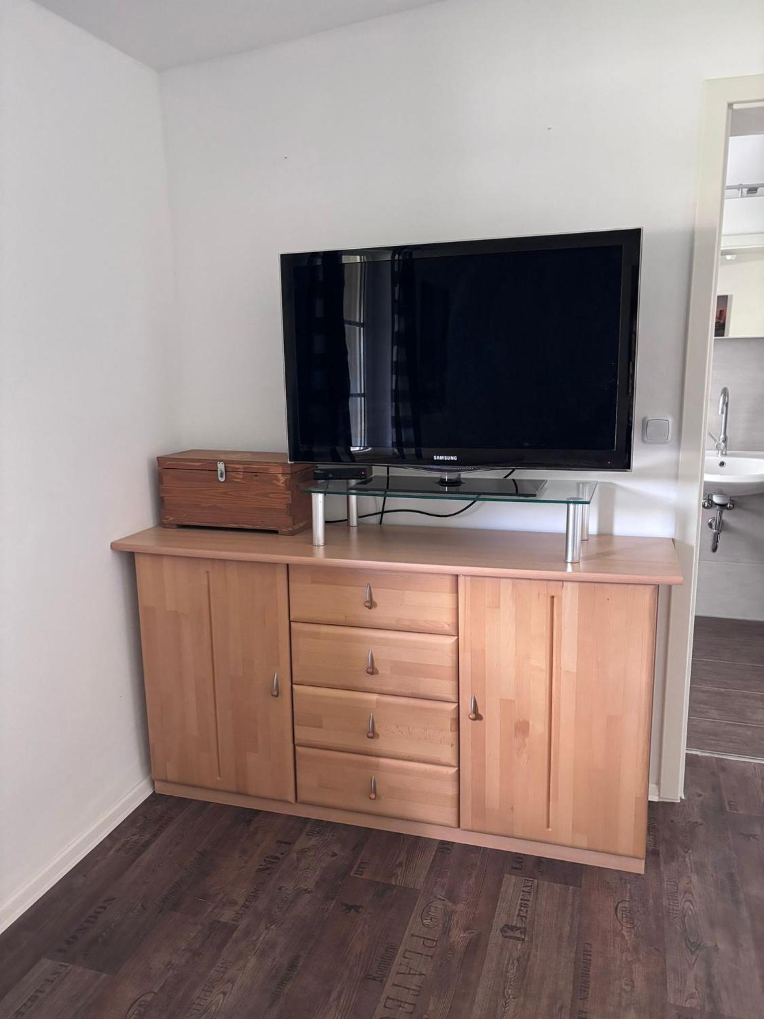 Ferienzimmer Mit Zwei Einzelbetten Und Gemeinschaftkueche Apartment Warnow (Rostock)